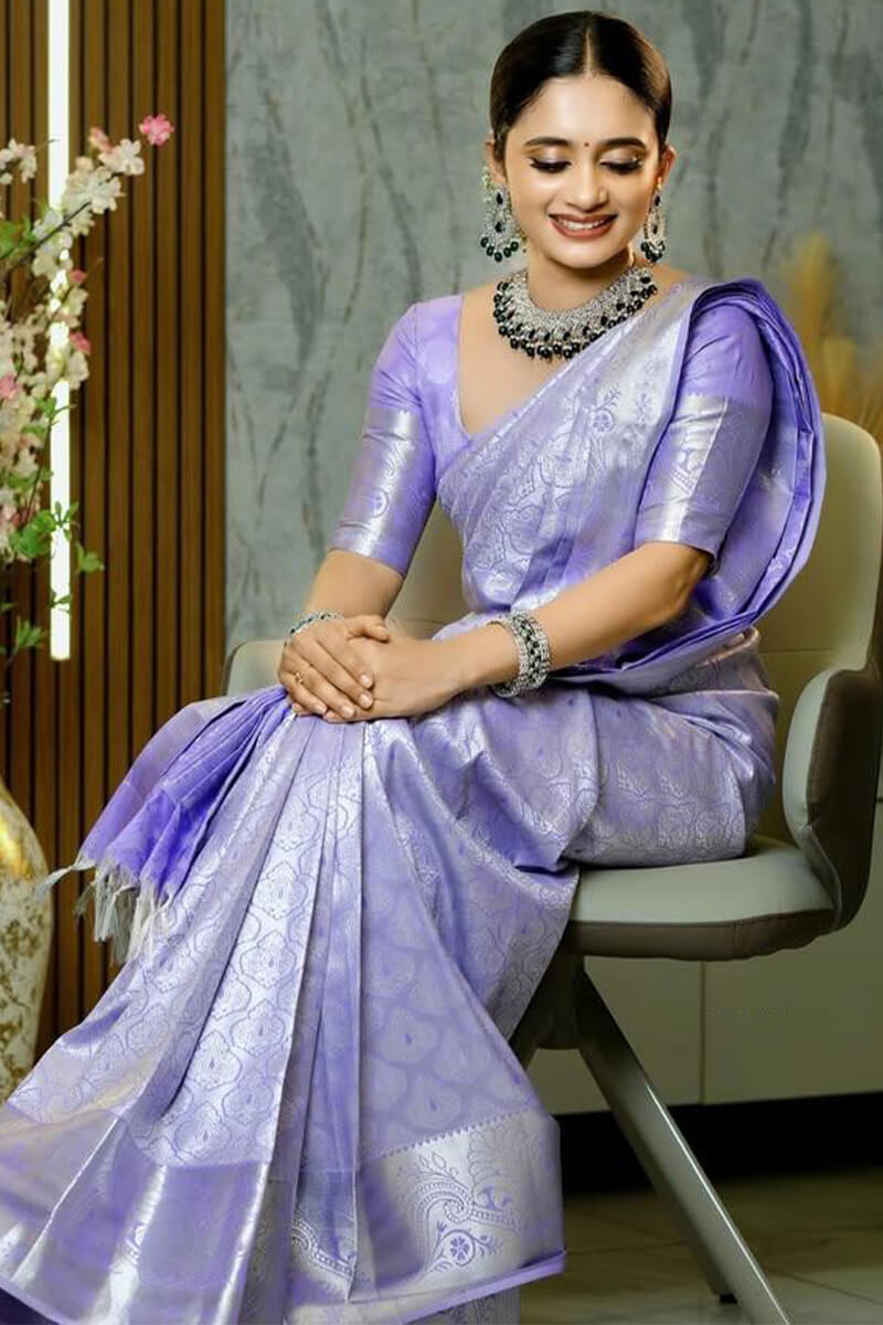 A dreamy Lavender Soft Silk Saree With Adorable Blouse Piece