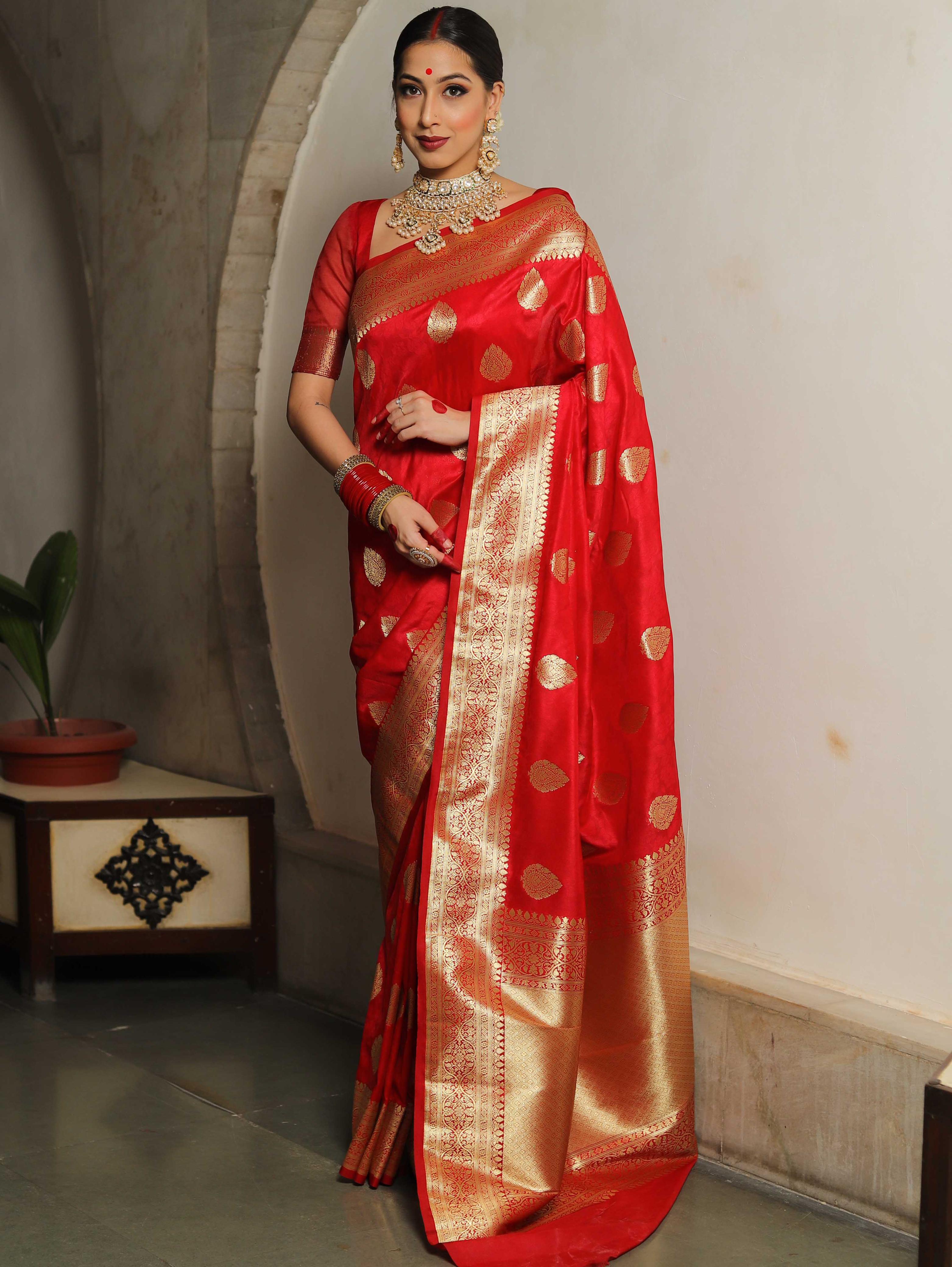 Ebullience Red Soft Silk Saree With Divine Blouse Piece