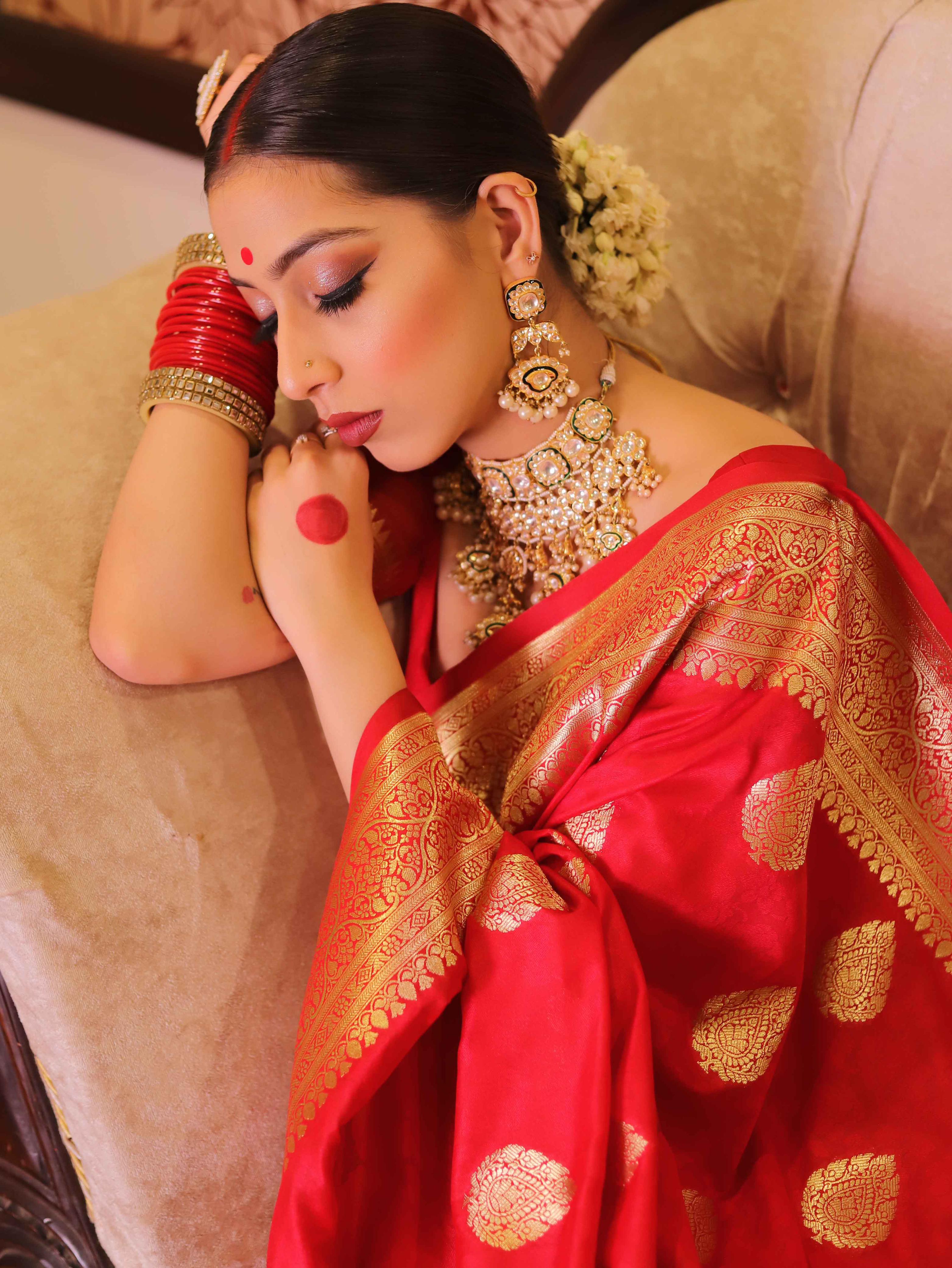 Ebullience Red Soft Silk Saree With Divine Blouse Piece