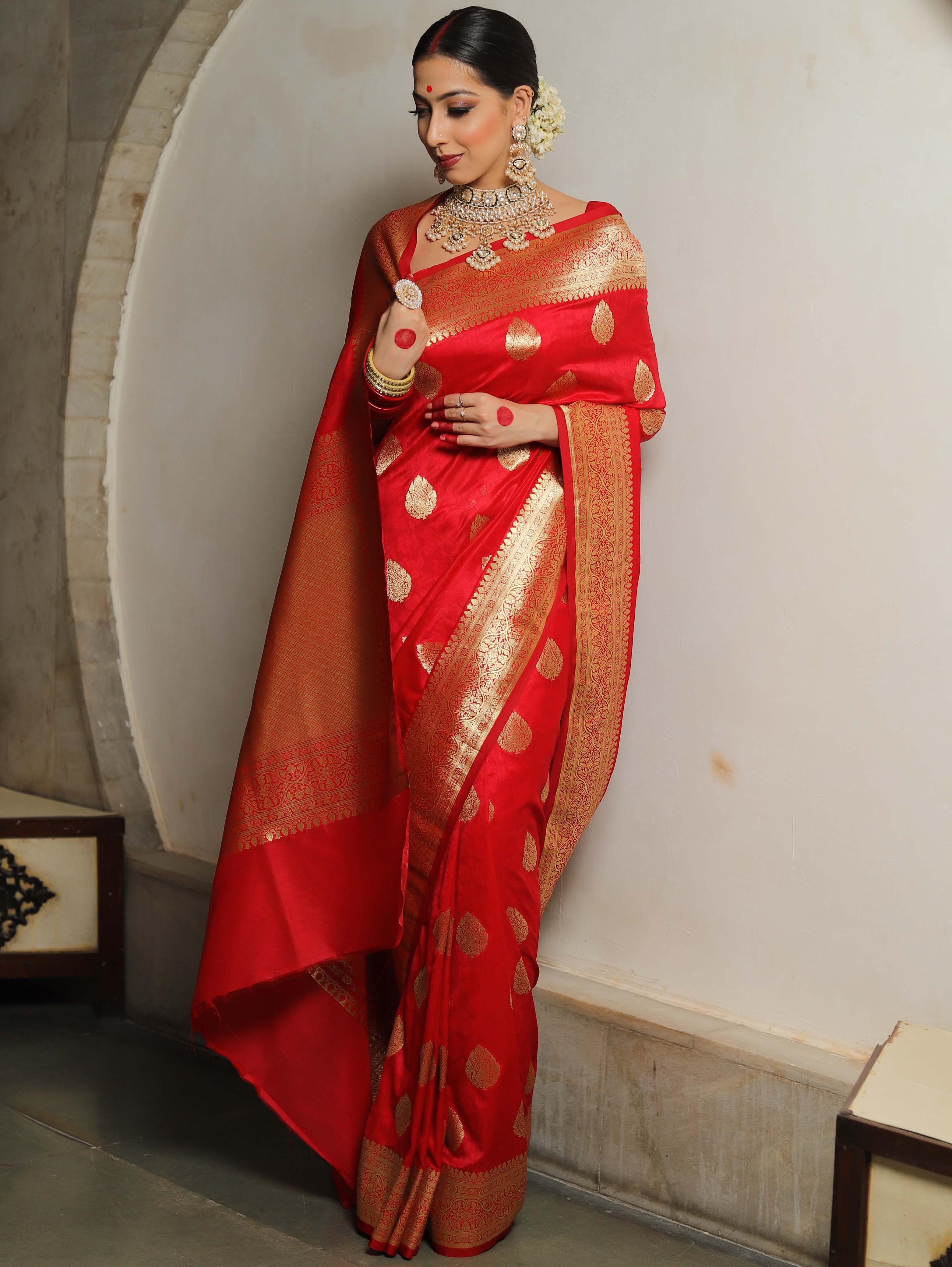 Ebullience Red Soft Silk Saree With Divine Blouse Piece