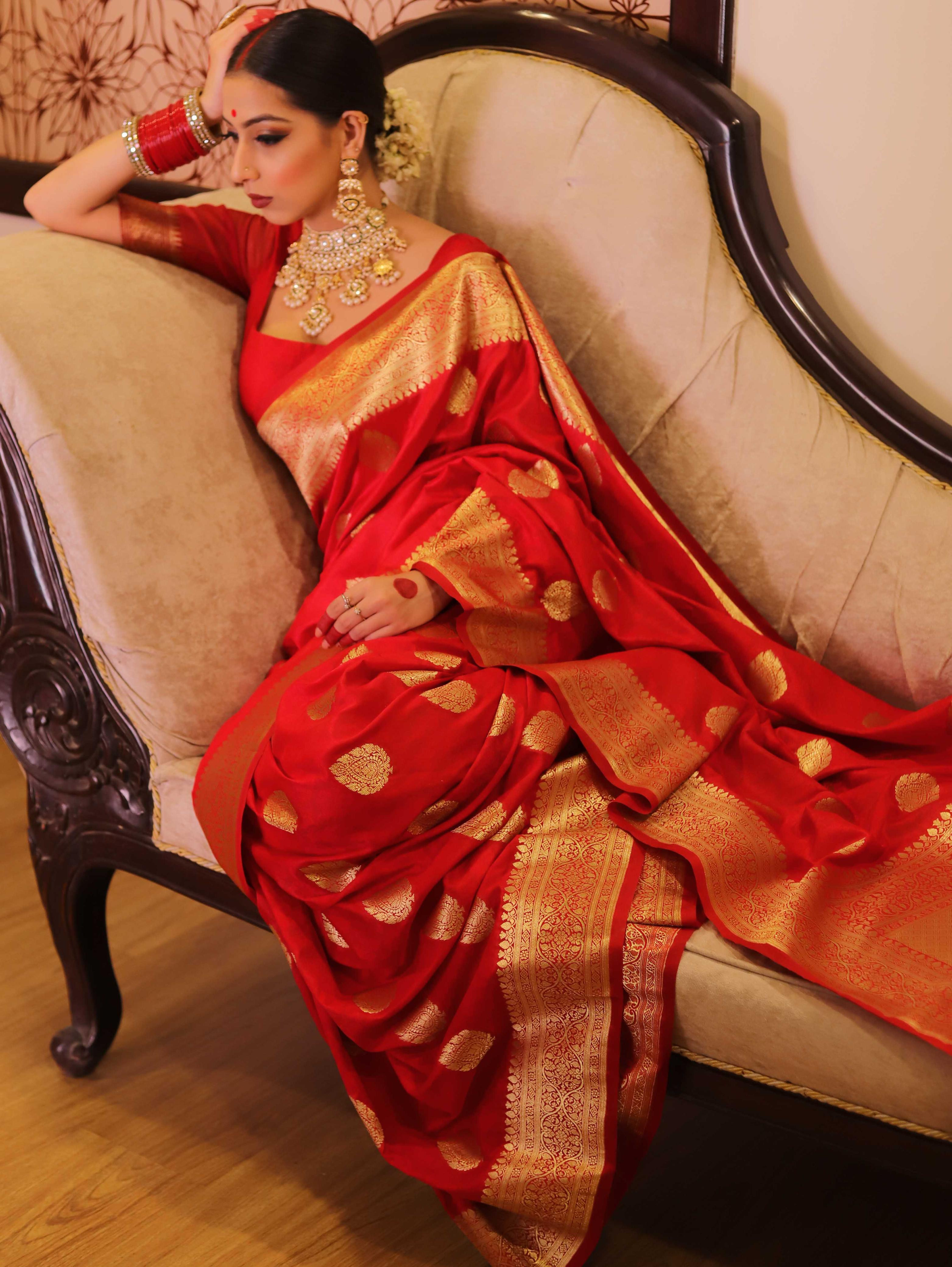 Ebullience Red Soft Silk Saree With Divine Blouse Piece