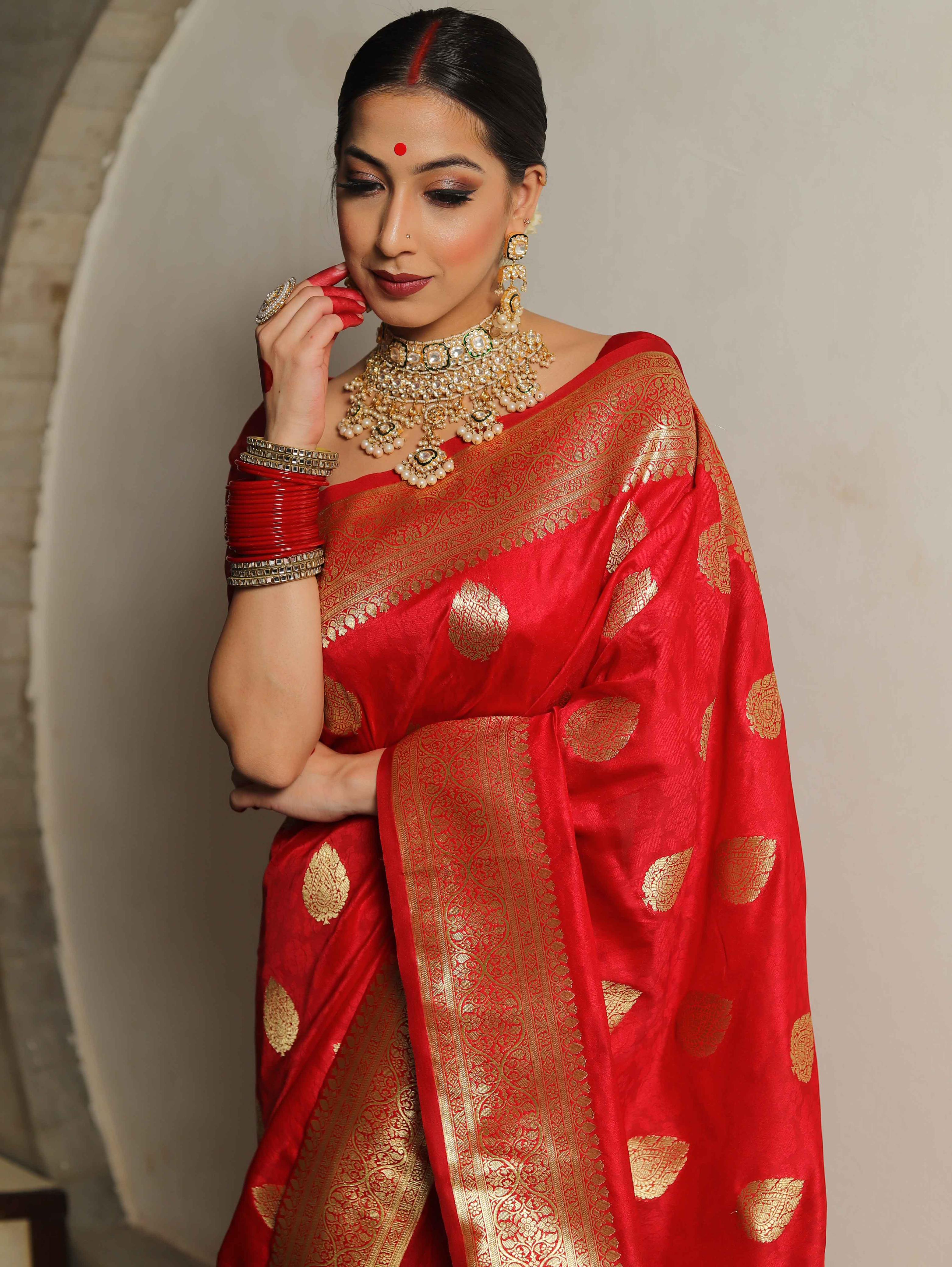 Ebullience Red Soft Silk Saree With Divine Blouse Piece