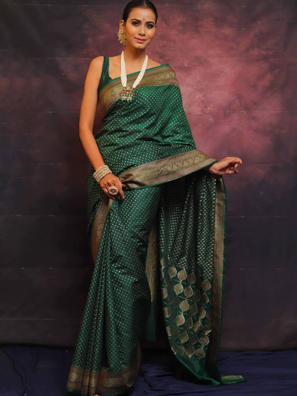 Glorious Dark Green Soft Silk Saree With Glowing Blouse Piece