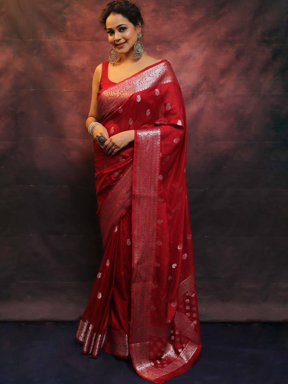 Mesmeric Red Soft Silk Saree With Alluring Blouse Piece