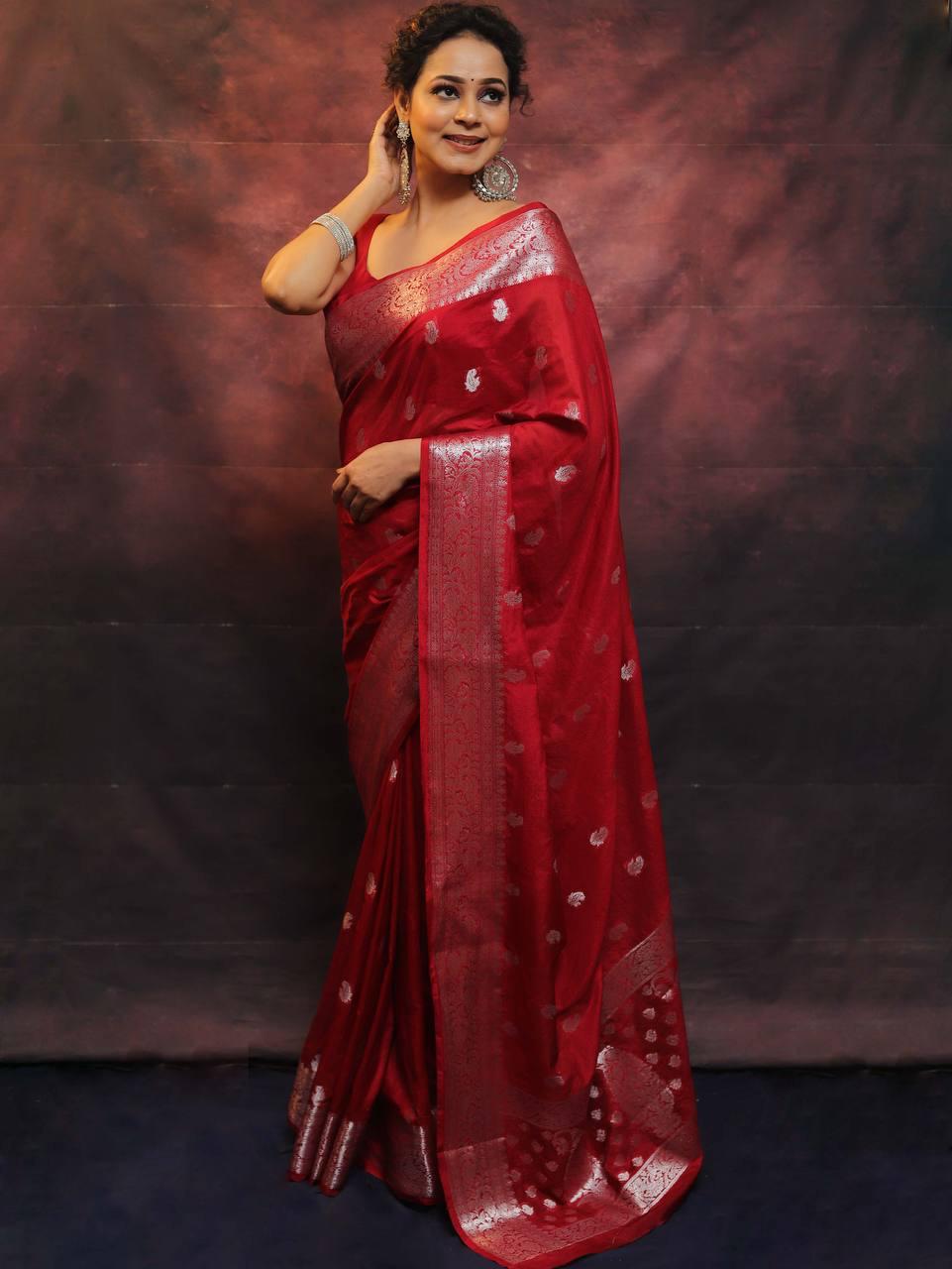 Mesmeric Red Soft Silk Saree With Alluring Blouse Piece