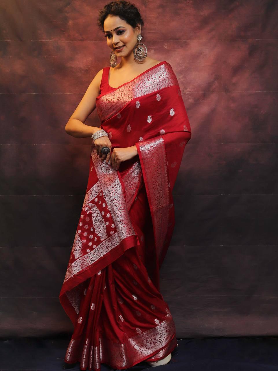 Mesmeric Red Soft Silk Saree With Alluring Blouse Piece
