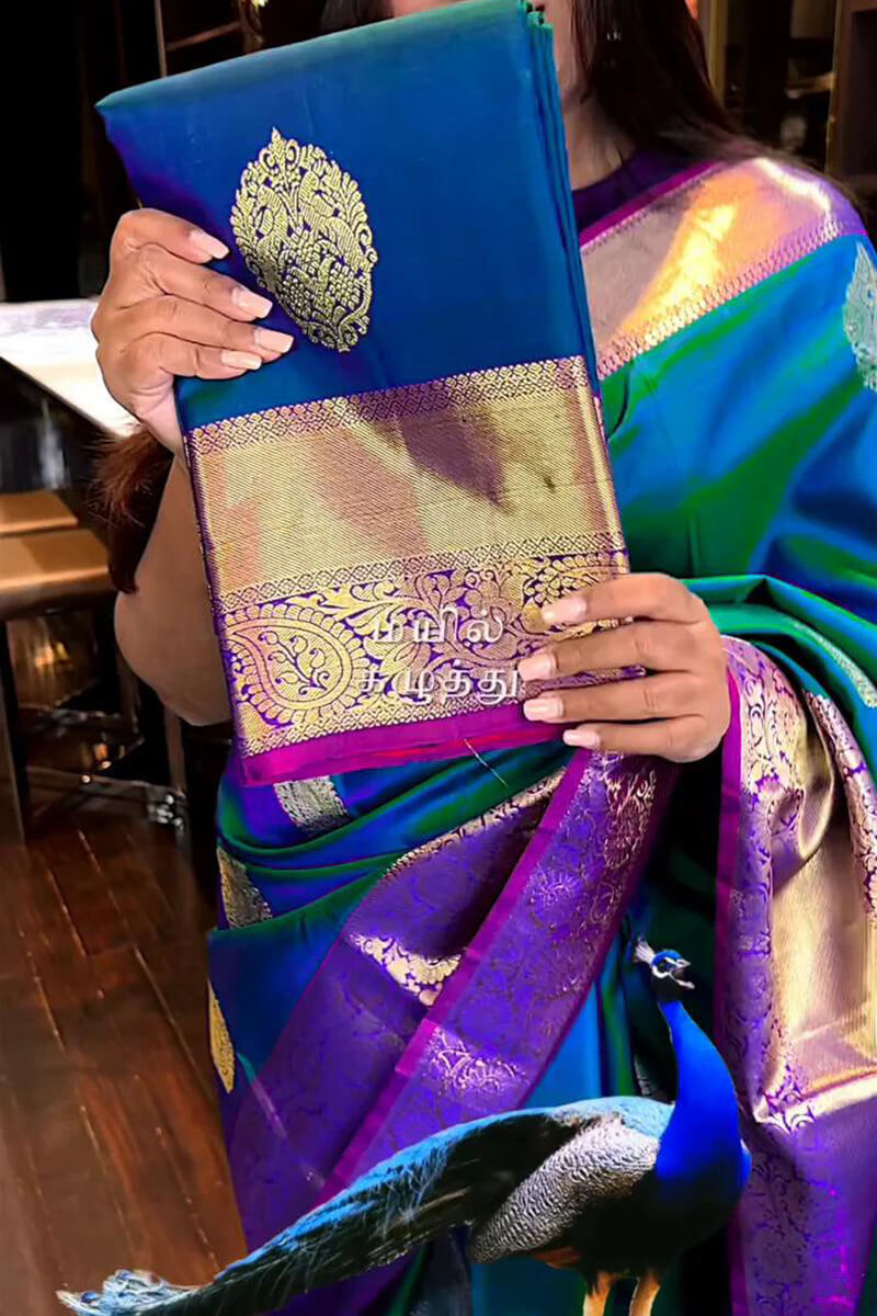 Angelic Blue Soft Silk Saree With Pulsating Blouse Piece