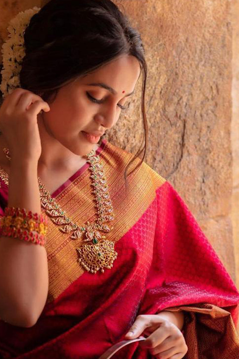 Ailurophile Red Soft Silk Saree With Cynosure Blouse Piece