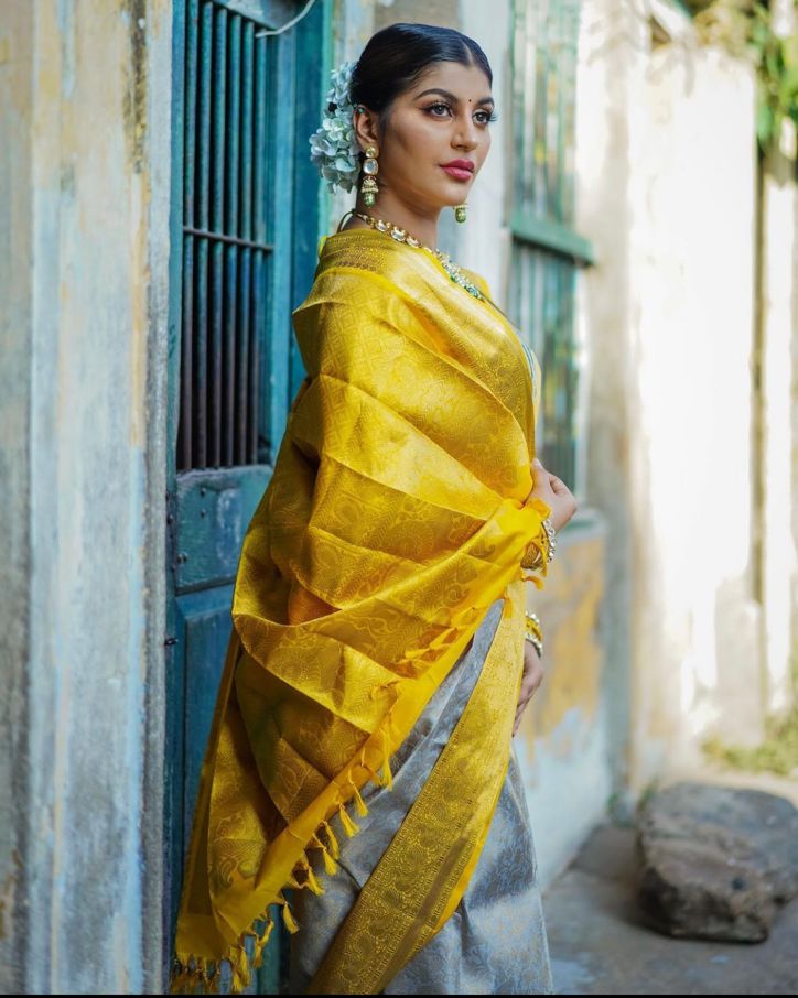 Nectarous Off White Soft Silk Saree With Palimpsest Blouse Piece