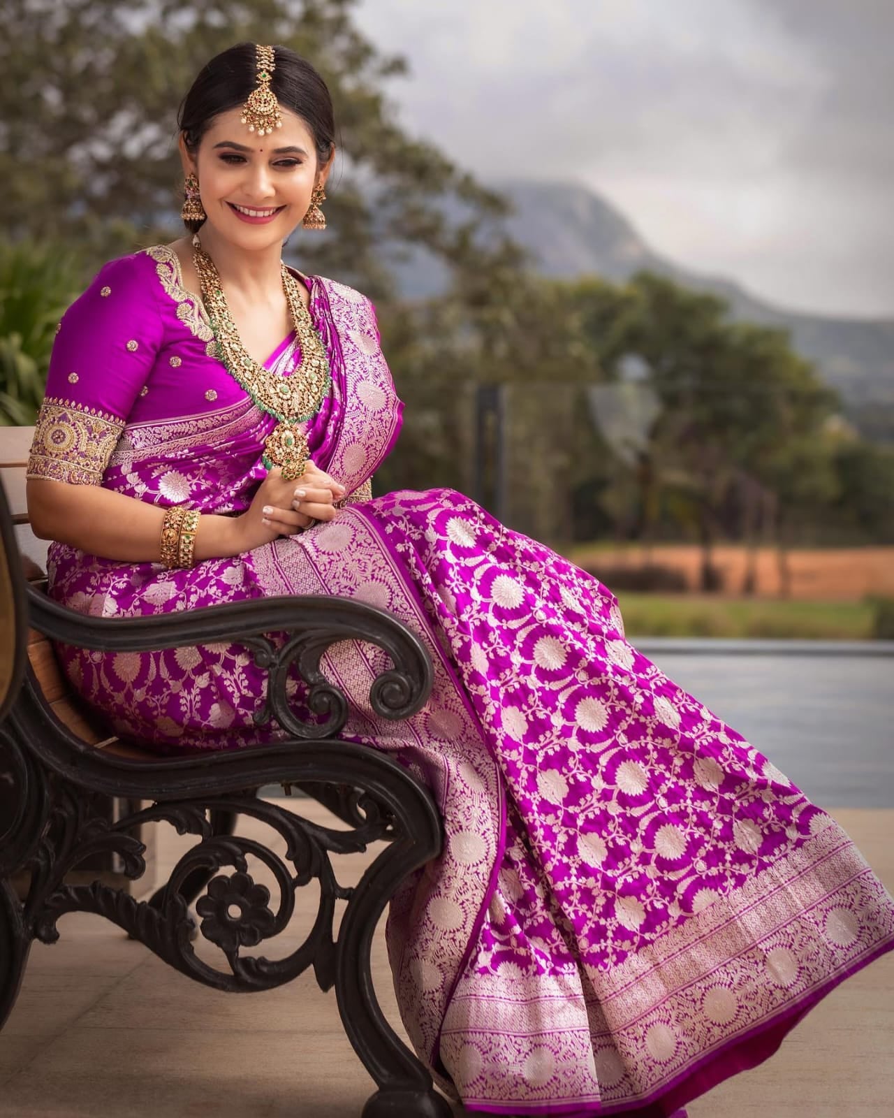 Beauteous Magenta Soft Silk Saree With Ineffable Blouse Piece