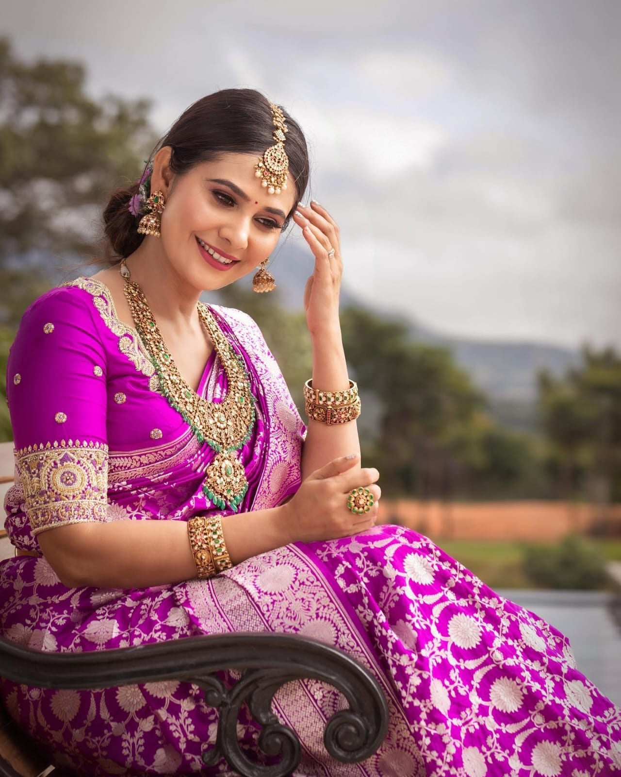 Beauteous Magenta Soft Silk Saree With Ineffable Blouse Piece