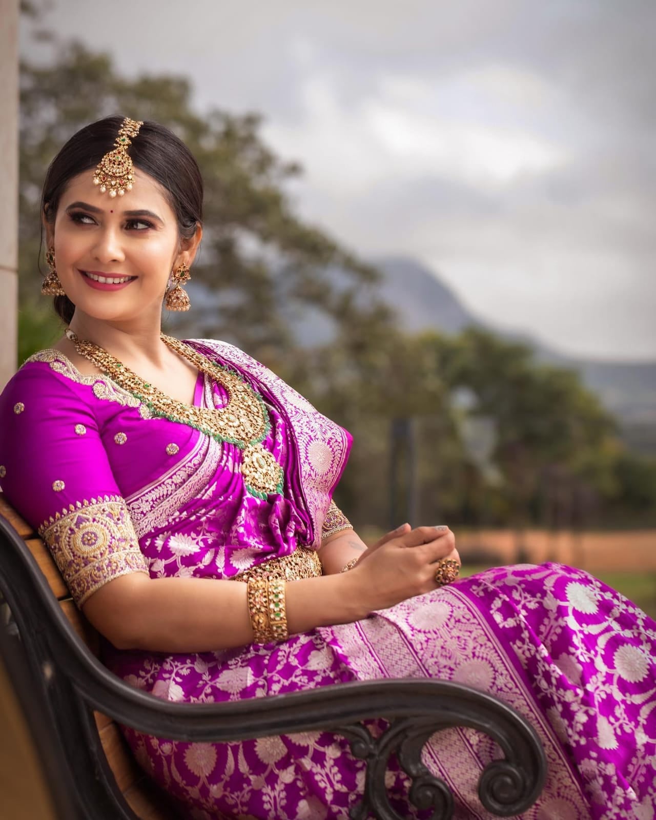 Beauteous Magenta Soft Silk Saree With Ineffable Blouse Piece