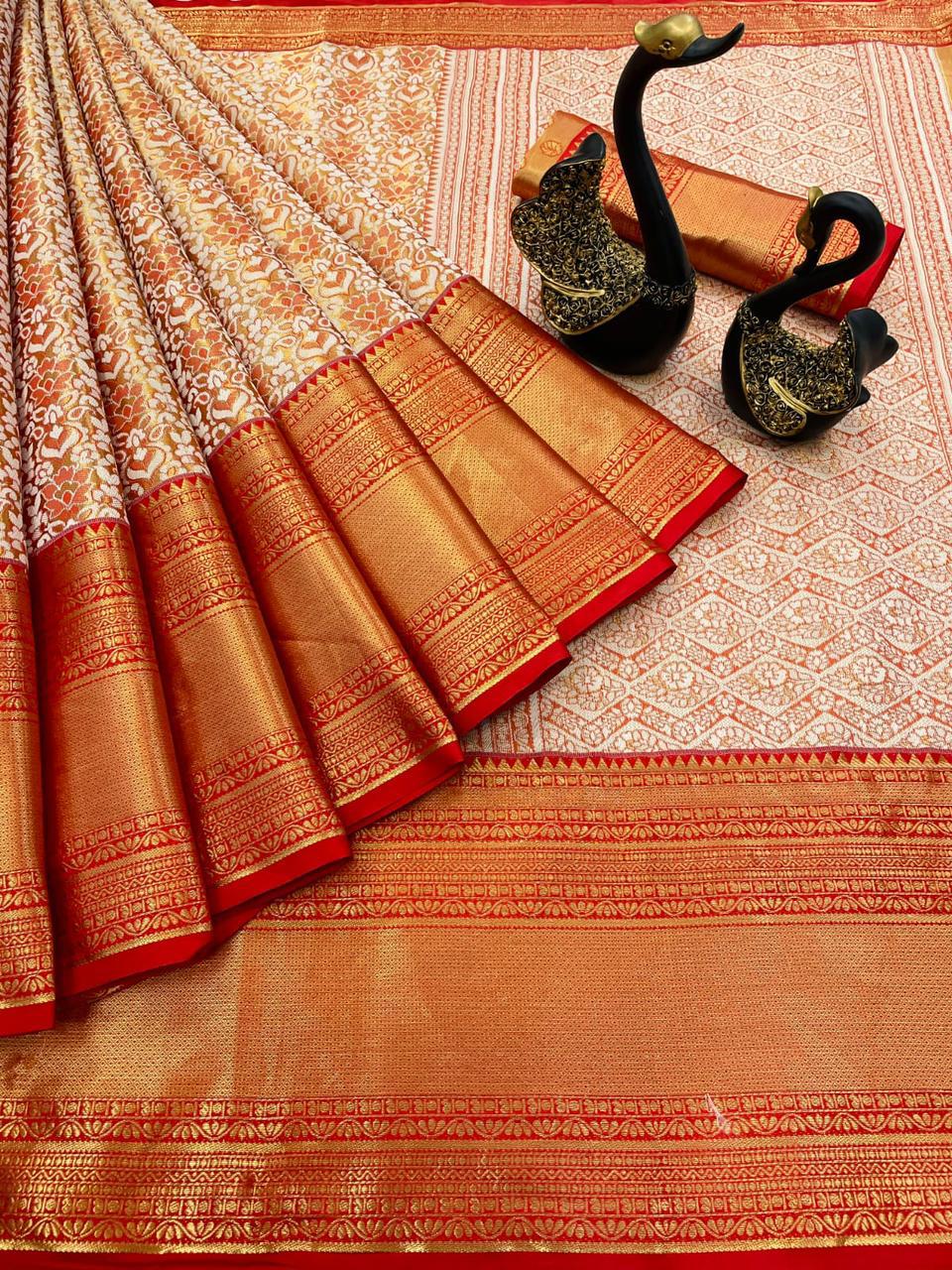 Inspiring Red Kanjivaram Silk Saree With Exemplary Blouse Piece