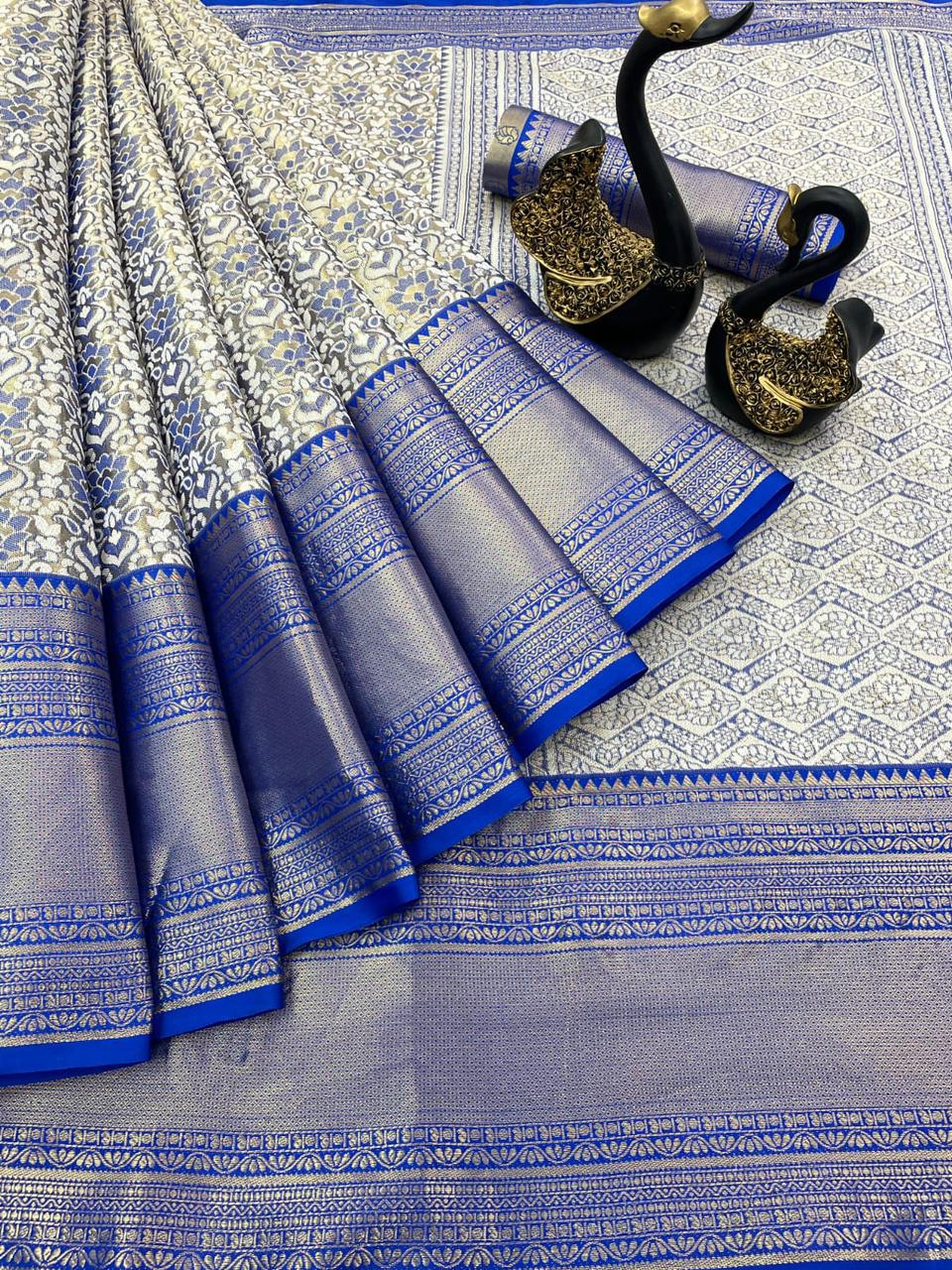 Grandiose Royal Blue Kanjivaram Silk Saree With Forbearance Blouse Piece