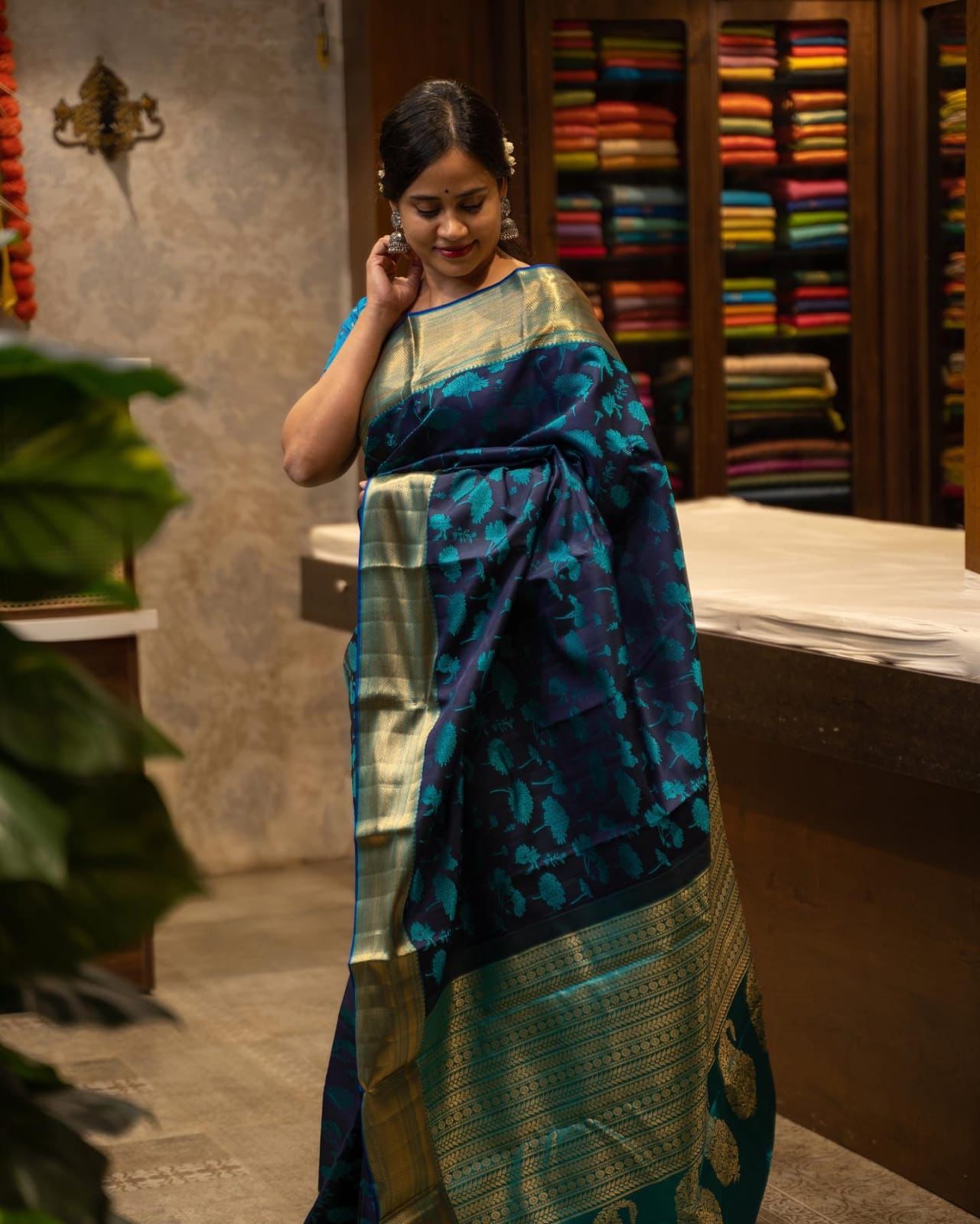 Twirling Blue Soft Silk Saree With Alluring Blouse Piece