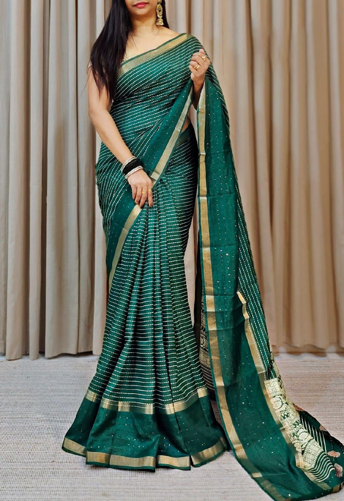 Mesmeric Dark Green Digital Printed Dola Silk Saree With Whimsical Blouse Piece