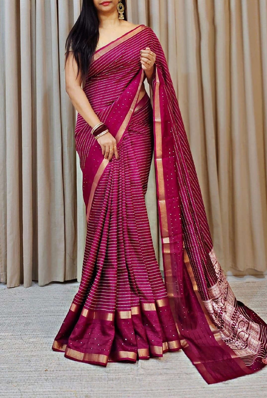 Flamboyant Dark Pink Digital Printed Dola Silk Saree With Scintillating Blouse Piece