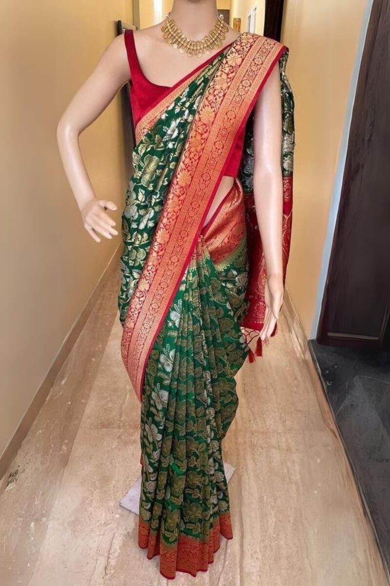 Luminous Dark Green Soft Silk Saree With Nectarous Blouse Piece