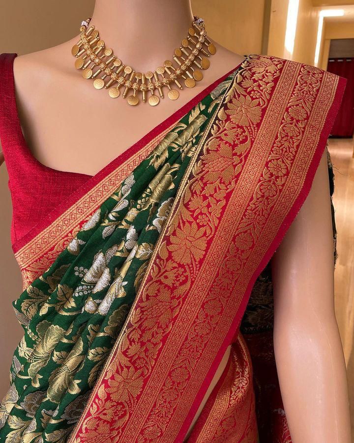 Luminous Dark Green Soft Silk Saree With Nectarous Blouse Piece