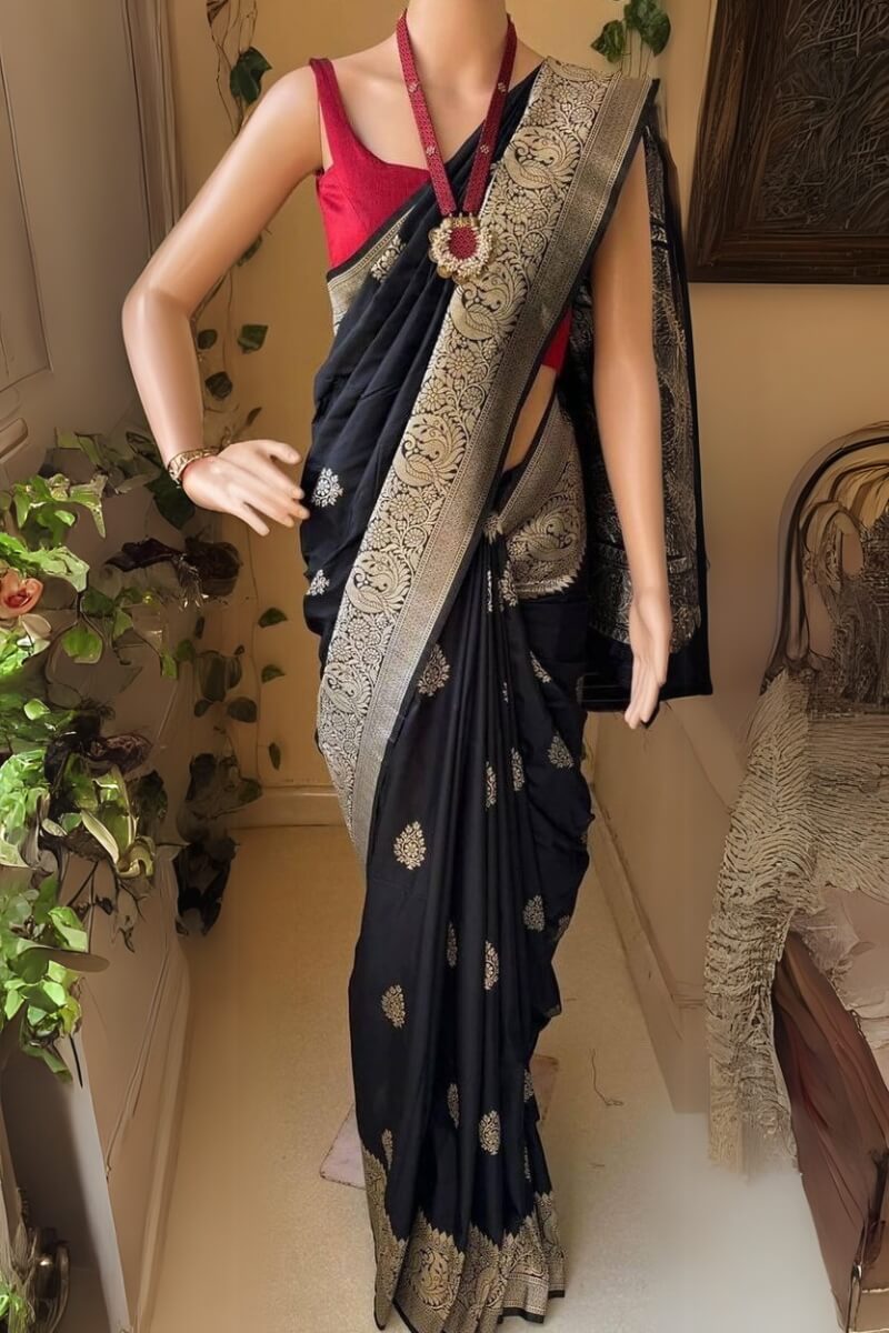 Enticing Black Soft Silk Saree With Lagniappe Blouse Piece