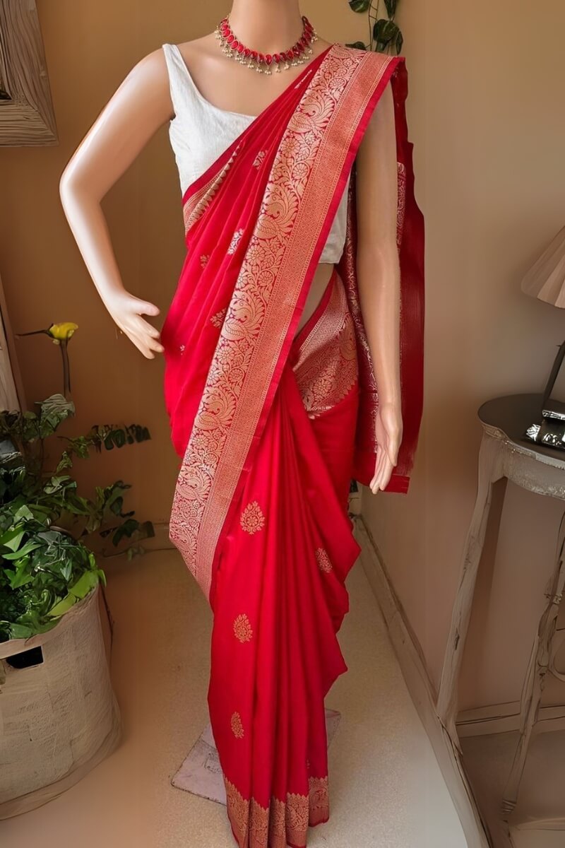 Nebula Red Soft Silk Saree With Verdant Blouse Piece