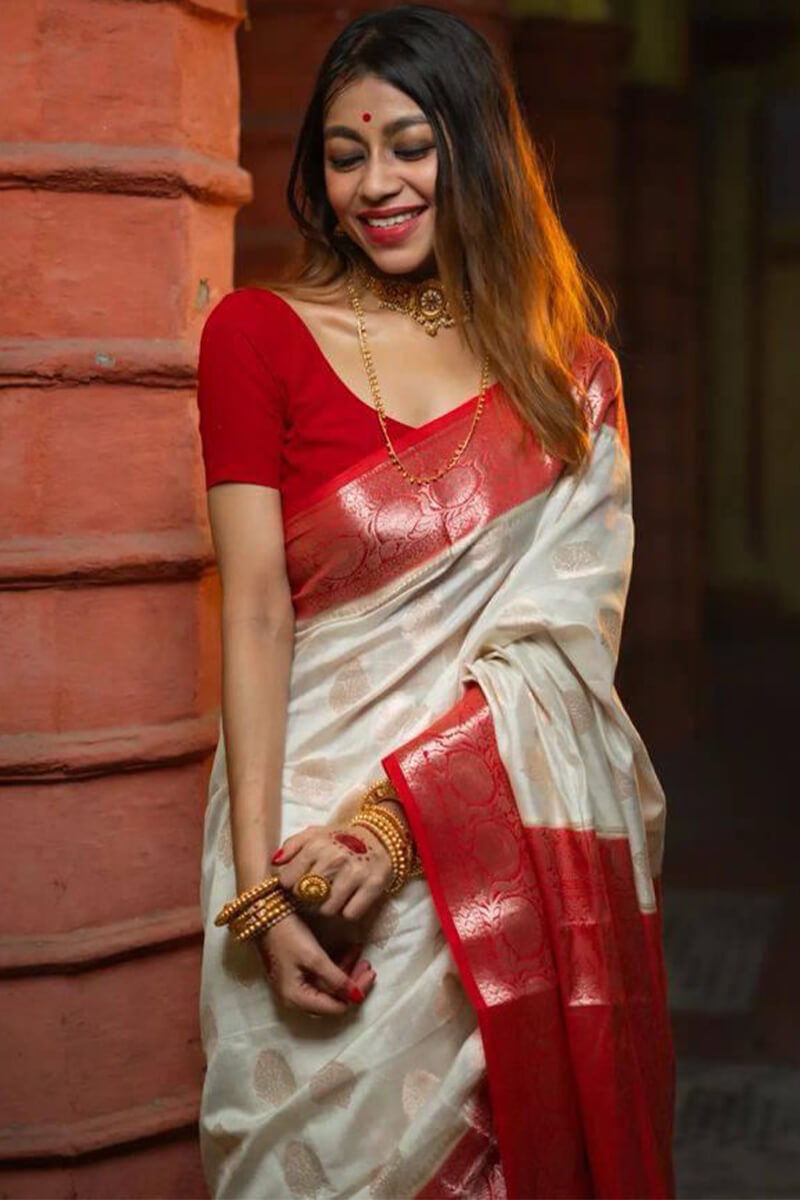 Entrancing Off White Soft Silk Saree With Fugacious Blouse Piece