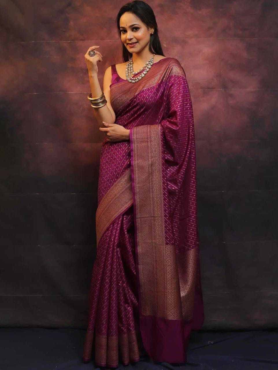 Fantabulous Purple Soft Silk Saree With Propinquity Blouse Piece