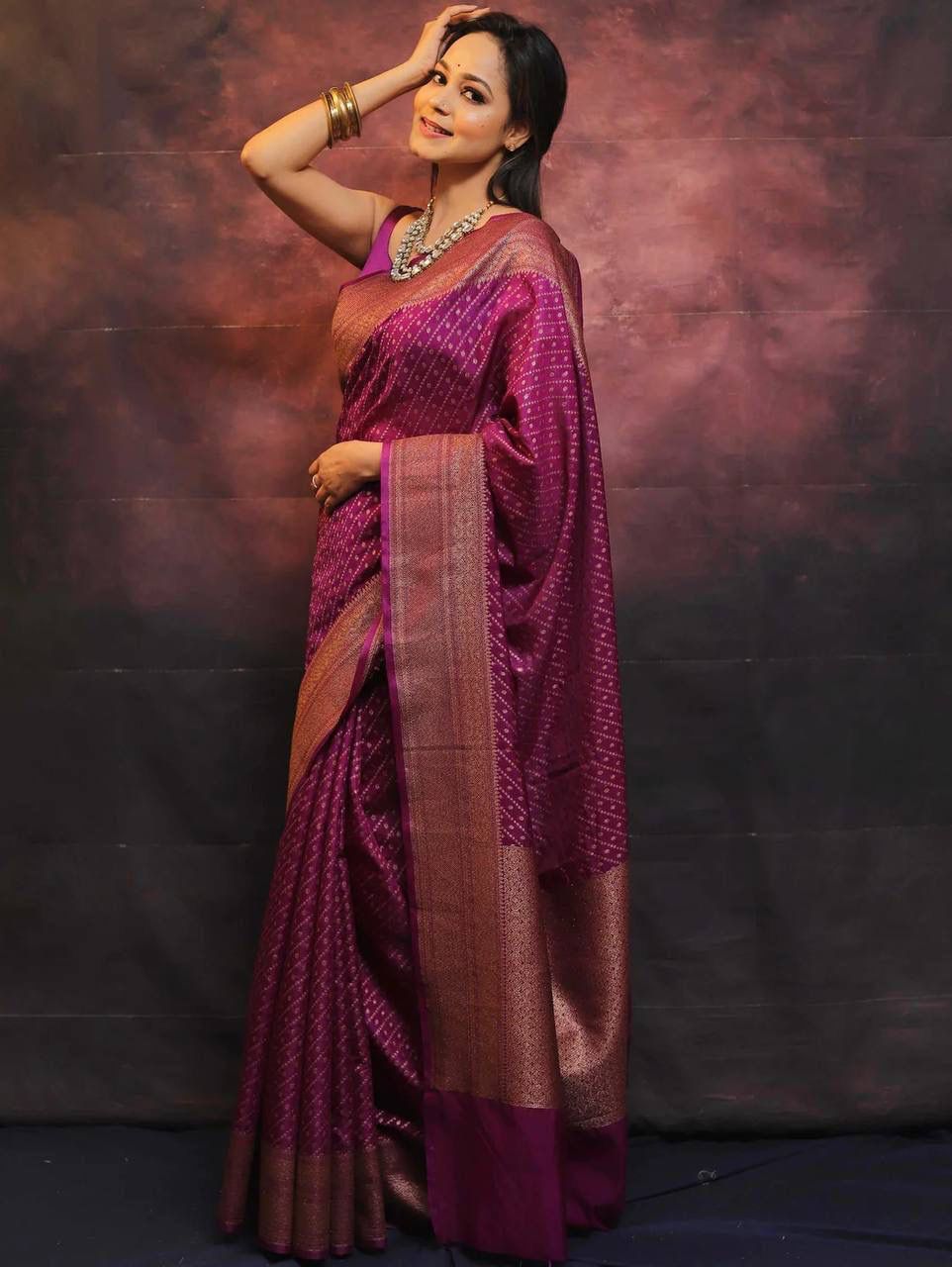 Fantabulous Purple Soft Silk Saree With Propinquity Blouse Piece