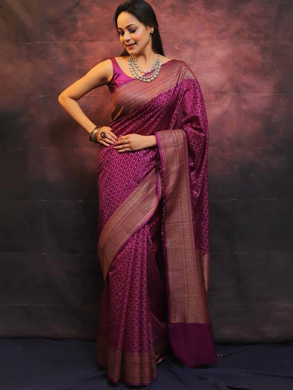 Fantabulous Purple Soft Silk Saree With Propinquity Blouse Piece