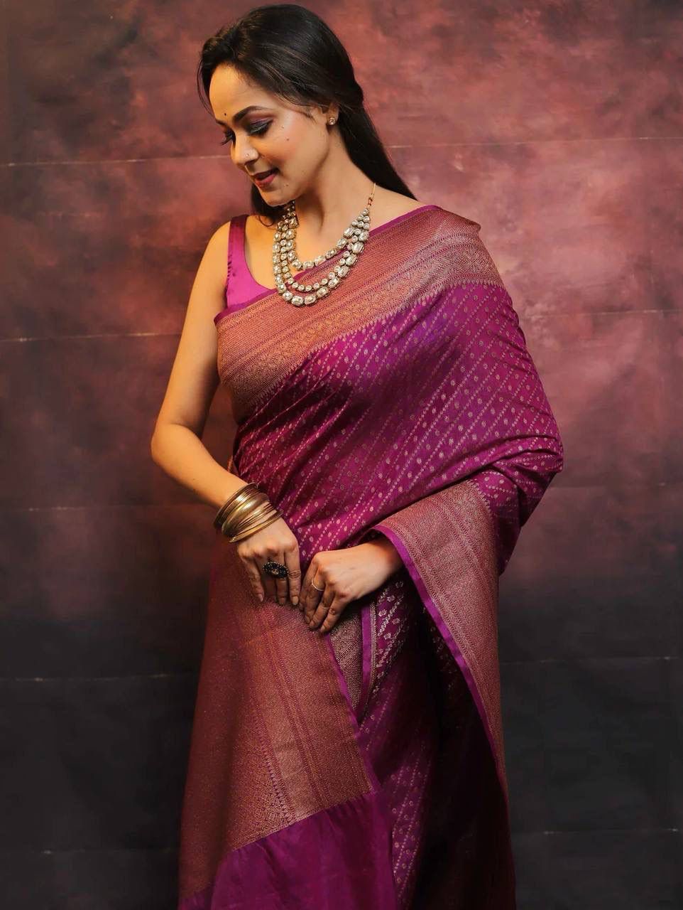 Fantabulous Purple Soft Silk Saree With Propinquity Blouse Piece