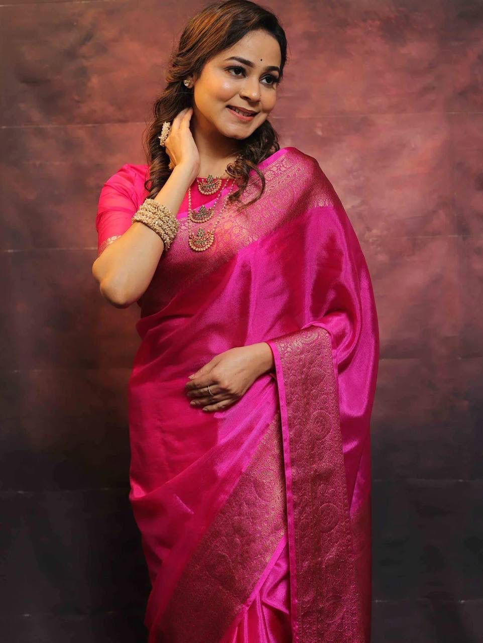 Flaunt Dark Pink Soft Silk Saree With Elegant Blouse Piece