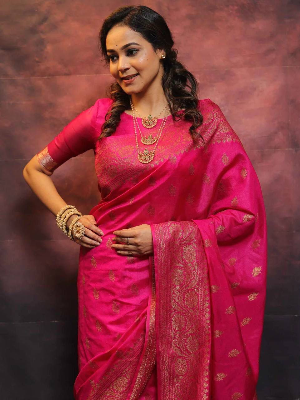 Pleasurable Dark Pink Soft Silk Saree With Alluring Blouse Piece