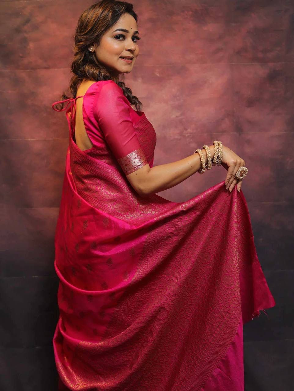 Pleasurable Dark Pink Soft Silk Saree With Alluring Blouse Piece