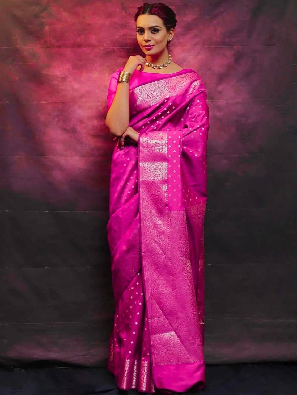 Comely Dark Pink Soft Silk Saree With Murmurous Blouse Piece