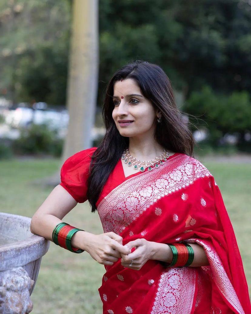 Profuse Red Cotton Silk Saree With Woebegone Blouse Piece