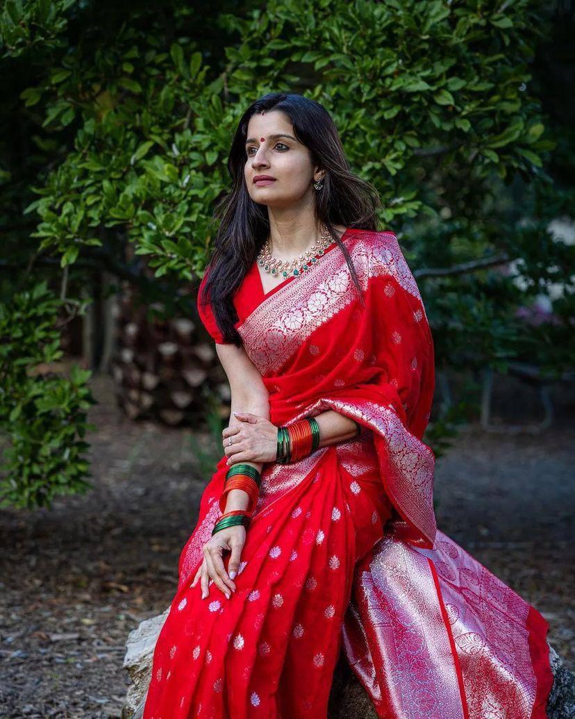 Profuse Red Cotton Silk Saree With Woebegone Blouse Piece