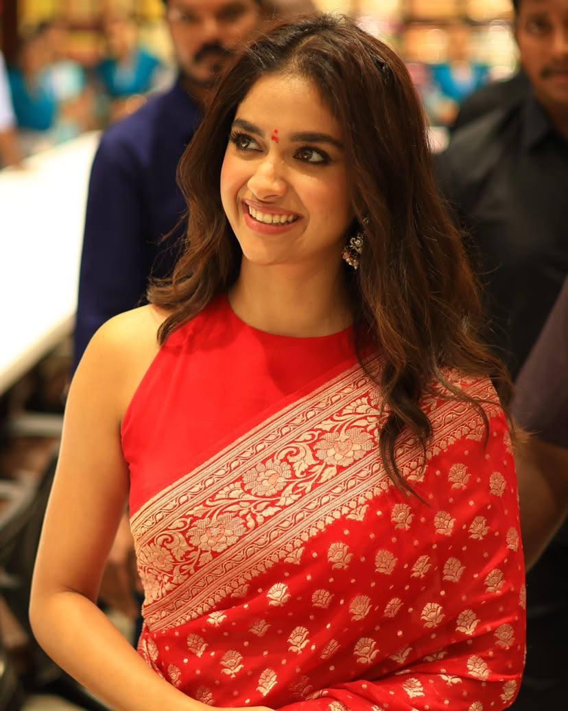 Snazzy Red Soft Silk Saree With Desuetude Blouse Piece