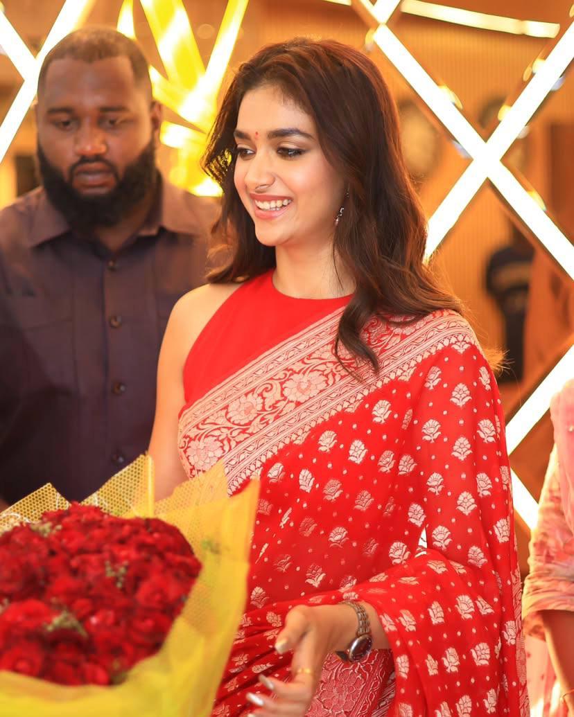 Snazzy Red Soft Silk Saree With Desuetude Blouse Piece