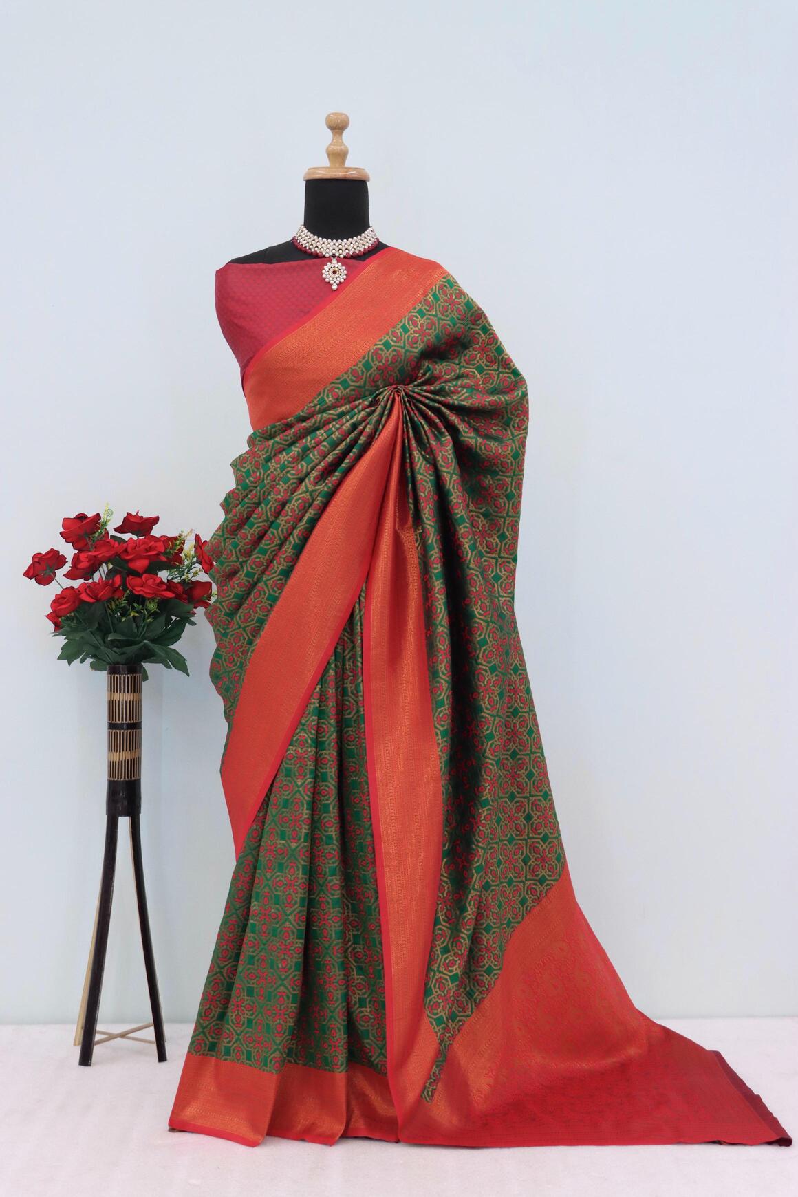 Inimitable Green Soft Banarasi Silk Saree With Sonorous Blouse Piece