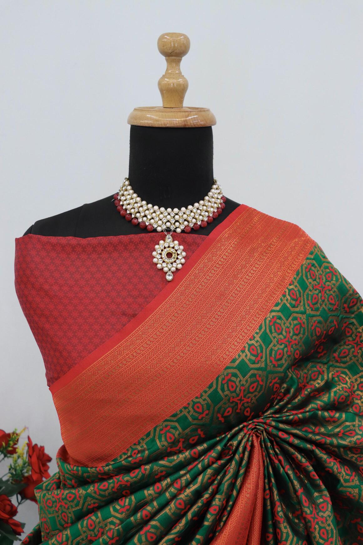 Inimitable Green Soft Banarasi Silk Saree With Sonorous Blouse Piece