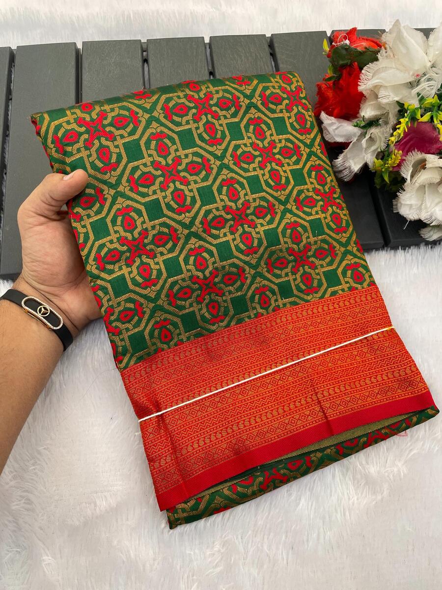 Inimitable Green Soft Banarasi Silk Saree With Sonorous Blouse Piece