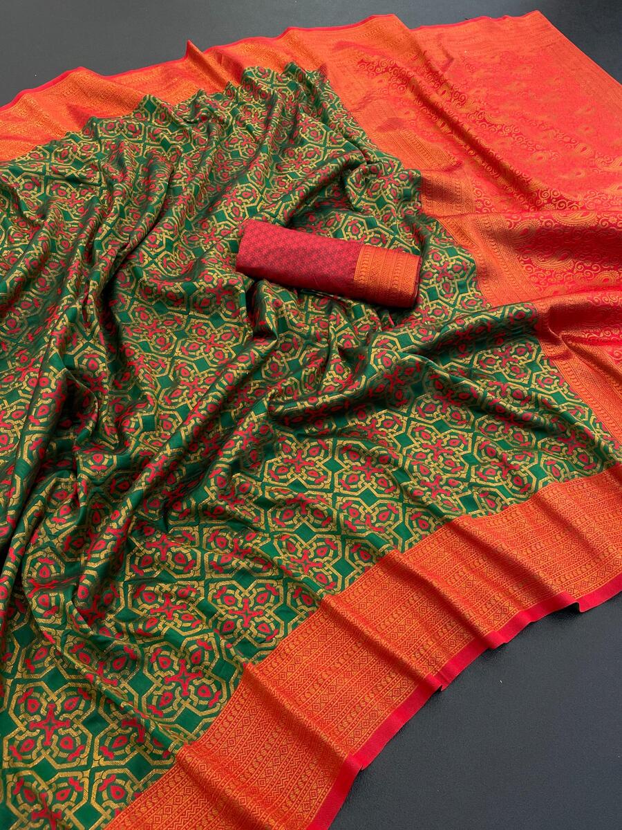 Inimitable Green Soft Banarasi Silk Saree With Sonorous Blouse Piece