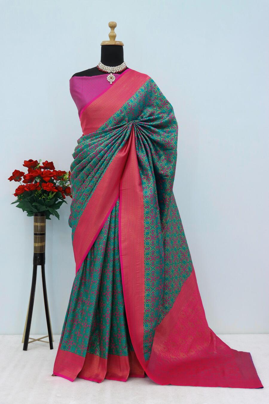 Inspiring Rama Soft Banarasi Silk Saree With Majesty Blouse Piece