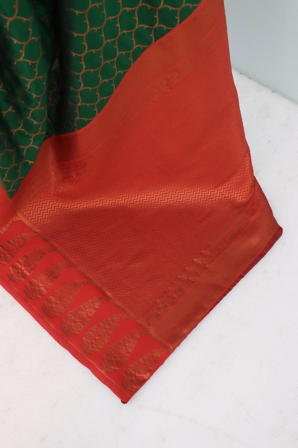 Elegant Dark Green Soft Banarasi Silk Saree With Fancifull Blouse Piece