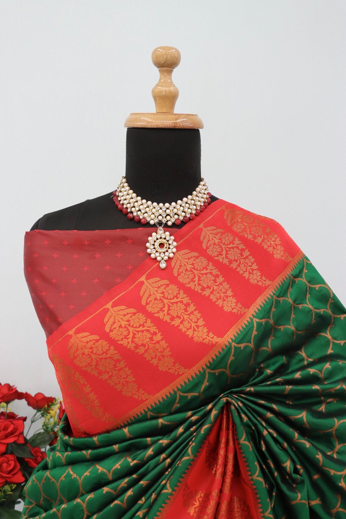 Elegant Dark Green Soft Banarasi Silk Saree With Fancifull Blouse Piece