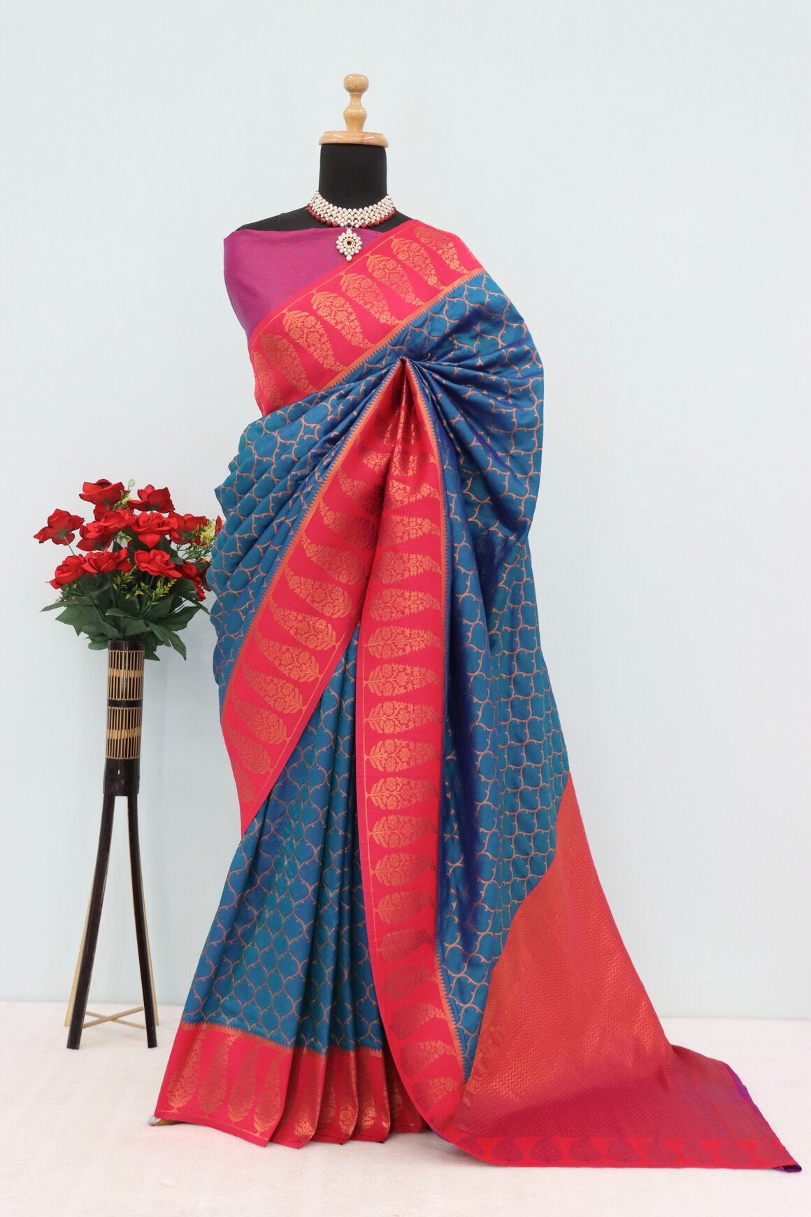 Gratifying Navy Blue Soft Banarasi Silk Saree With Pretty Blouse Piece