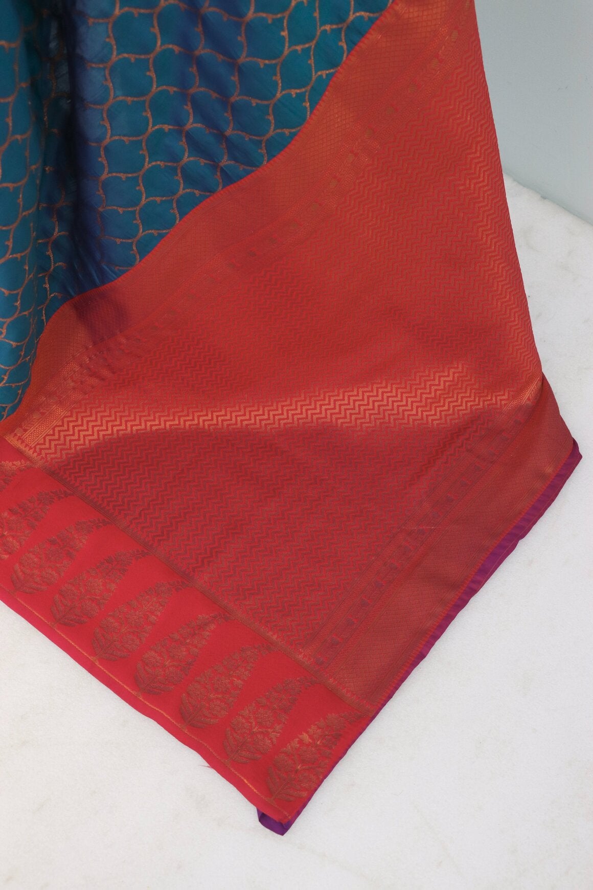 Gratifying Navy Blue Soft Banarasi Silk Saree With Pretty Blouse Piece