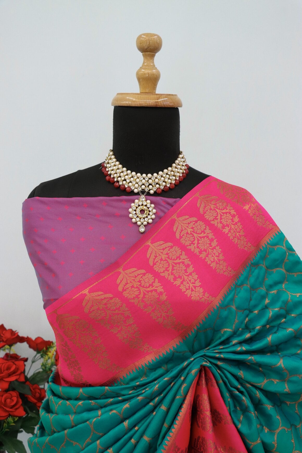 Magnificat Sea Green Soft Banarasi Silk Saree With Sumptuous Blouse Piece