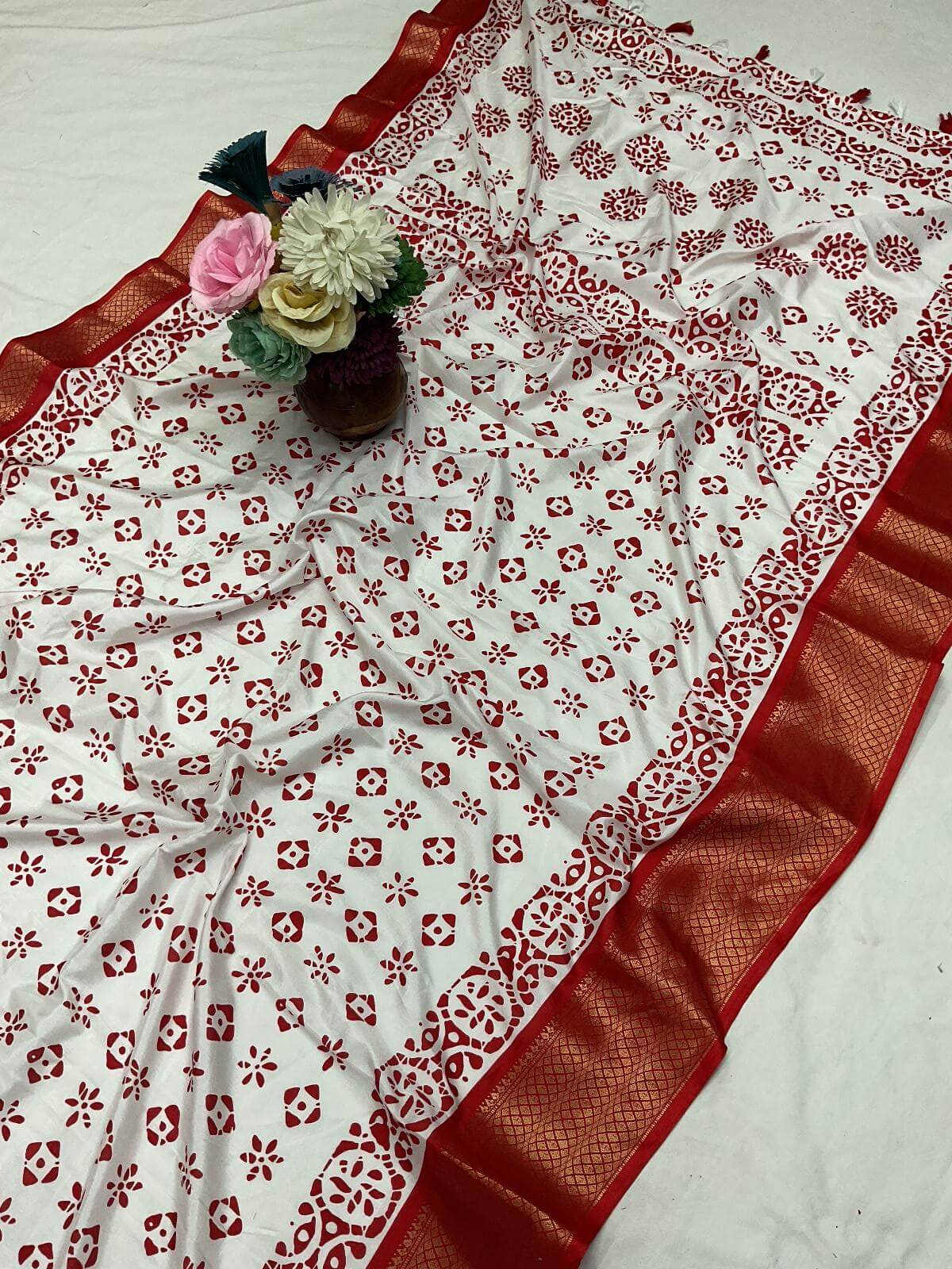 Staring Off White Digital Printed Dola Silk Saree With Sizzling Blouse Piece