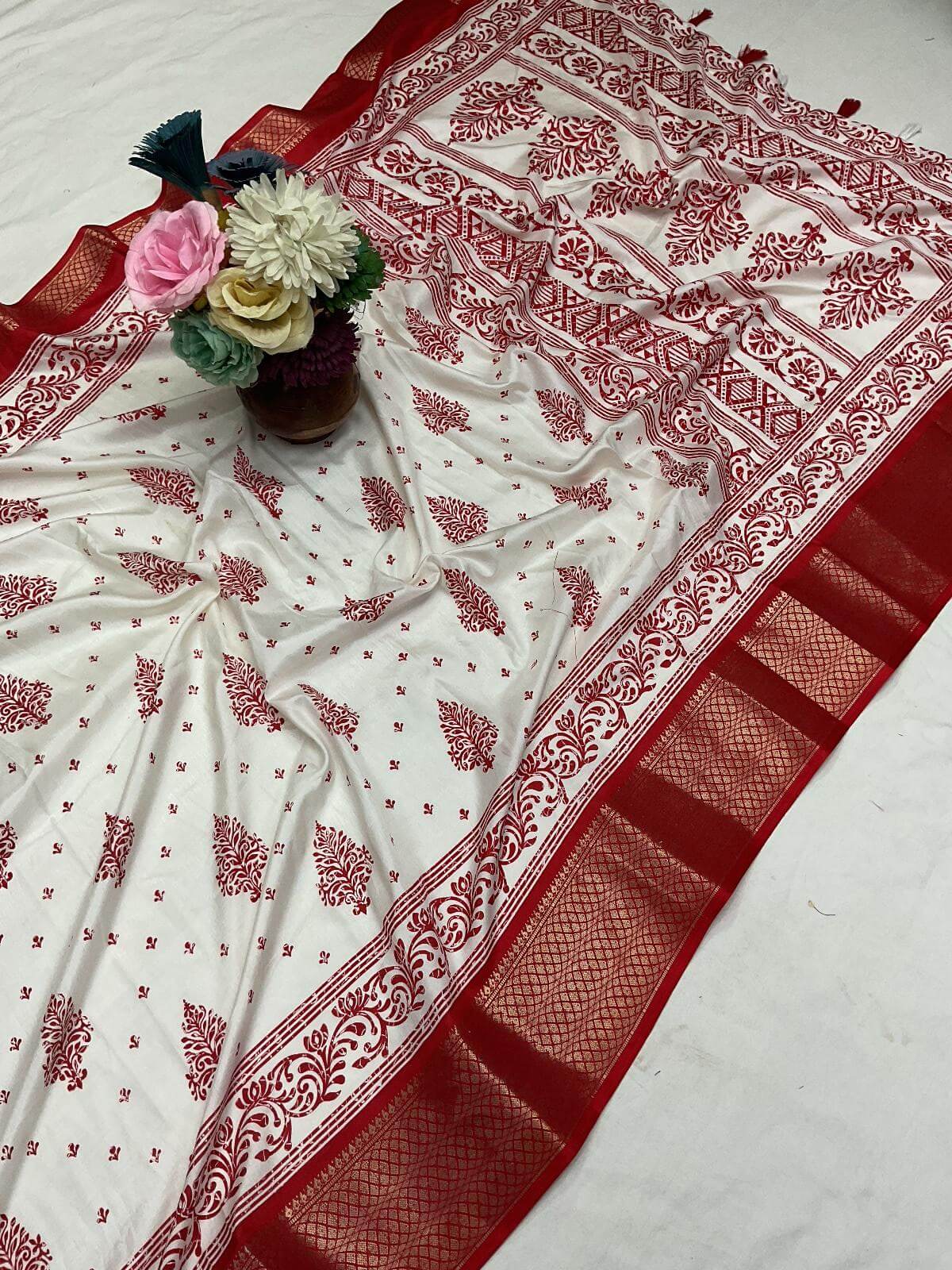 Exquisite Off White Digital Printed Dola Silk Saree With Propinquity Blouse Piece